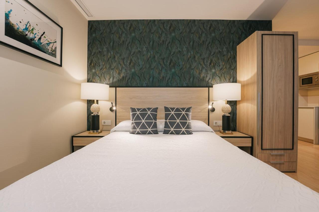 Debambu Atarazanas Aparthotel Malaga Luaran gambar