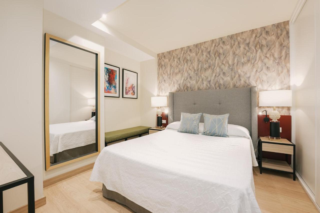Debambu Atarazanas Aparthotel Malaga Luaran gambar