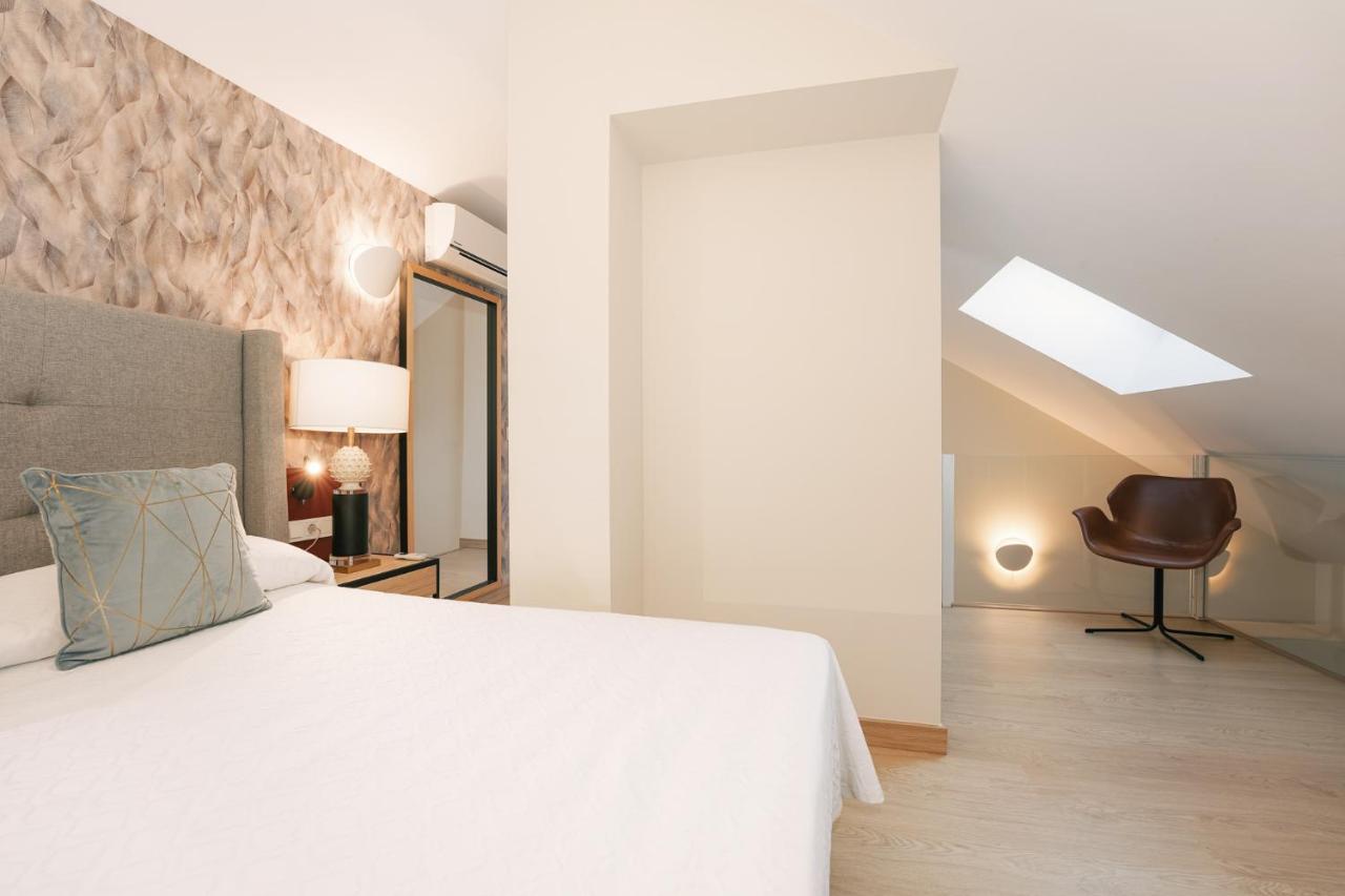 Debambu Atarazanas Aparthotel Malaga Luaran gambar